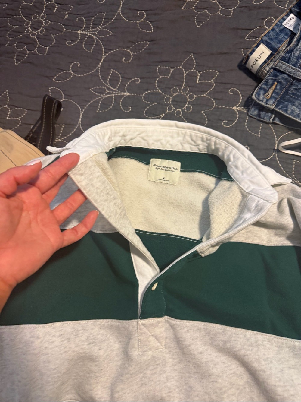 Abercrombie and Fitch sweatshirt Medium - Picture 7 of 7